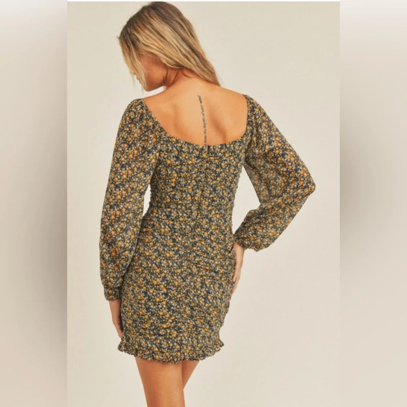 Lush‎ Black Ruched Sheath Mini Dress Size Small Yellow
Sweetheart Ruffle NEW - Picture 3 of 16